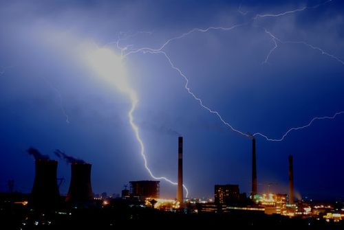 河南中西部遭遇强雷暴天气(组图)_新闻图片_西
