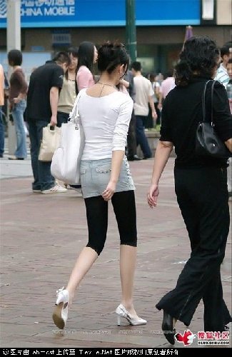 实拍街头美女超级美腿_新闻图片_西安_腾讯网