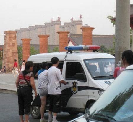 警车游古城 开着警车游西安