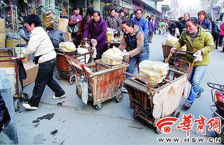 个体工商户条例征民意 流动摊贩可登记成个体户