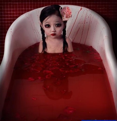 胆小勿进！惊悚的00后小女孩写真