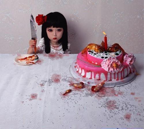 胆小勿进！惊悚的00后小女孩写真