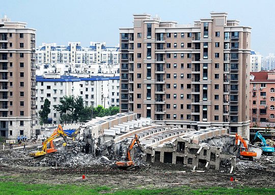 上海倒楼拆除工作重新开始(组图)