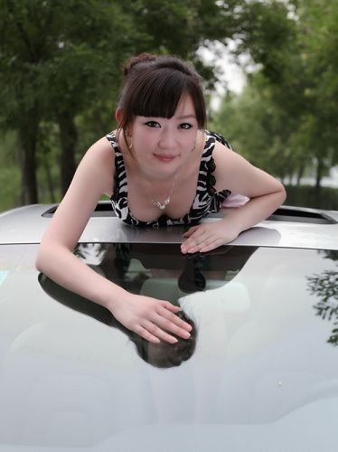 高贵与美艳的完美<em>融合 美女</em>车模与奥迪A4L_新