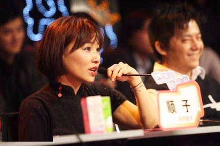 争出镜 过气明星当选秀评委(图)_娱乐滚动_西安