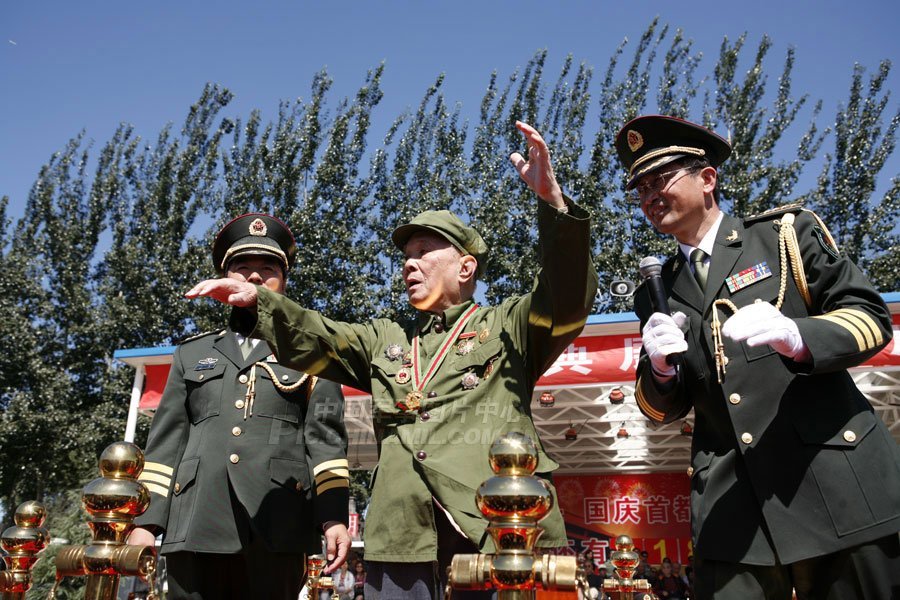 乐团总指挥罗浪重登指挥台