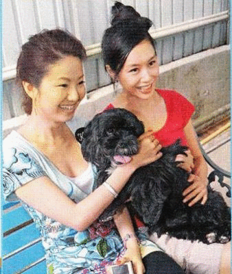 朱茵俯身抛胸抢镜 不敌女星上衣错位走光(图)