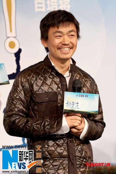 贾樟柯监制新片开机 王宝强蓄须演三角恋_电