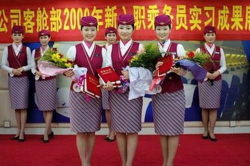 上海姑娘圆<em>空姐</em>梦 犹如彩虹般绽放<em>蓝天</em>(图)_