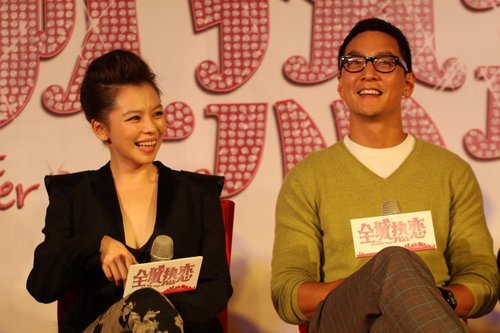 徐若瑄见记者表现活跃 自曝吻戏拍20多条(图)_