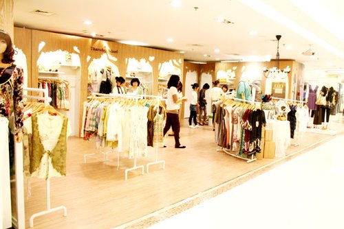 <em>西安金鹰高新</em>店带你感受舒适高雅的购物环境_