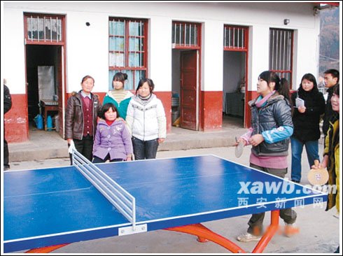 初二<em>女生</em>患上股骨头坏死 坐轮椅坚持读完<em>初中</em>