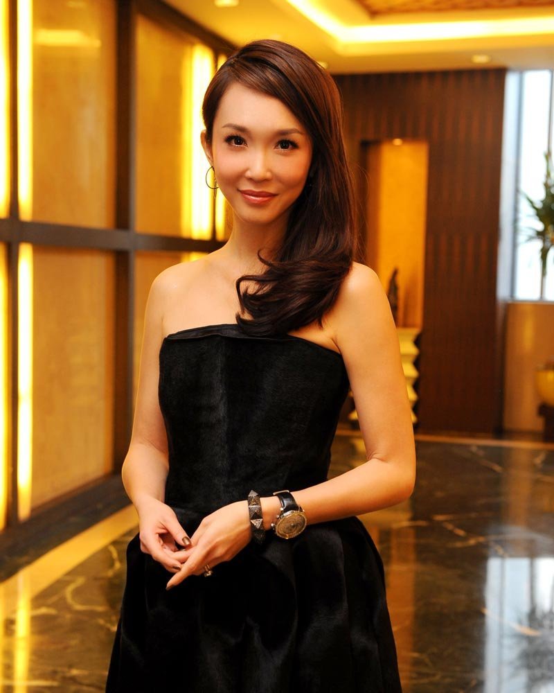 范文芳拍写真香肩微露_娱乐组图精选_西安_腾讯网