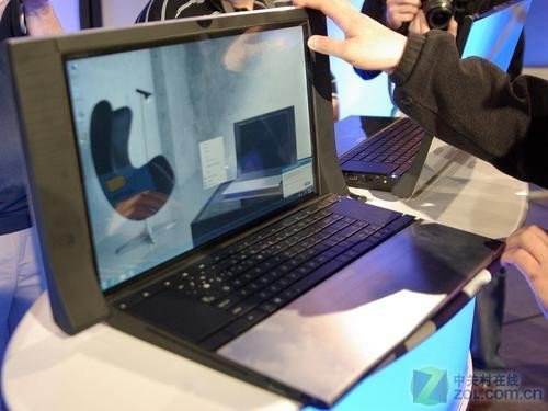 华硕亮出怪兽级新品笔记本 用两块触摸板(图)