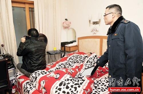 居民楼暗藏男人会所 为同性提供性交易