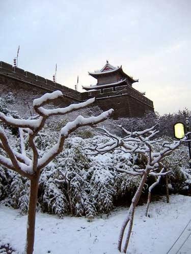 西安城墙箭楼雪景