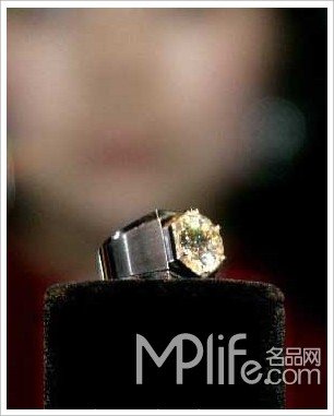 北大宝石鉴定中心,钻石鉴定证书,编号:SZ0104