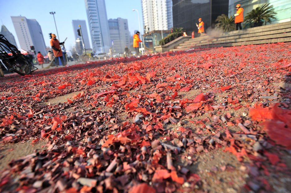 开门炮炸出 千吨垃圾 _新闻图片_腾讯大秦网