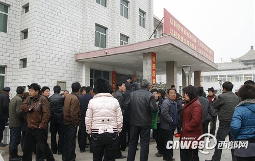 山体滑塌被埋最后3人被救出 尚存生命体征