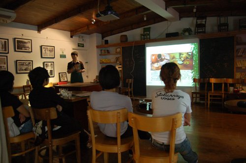 春日暖阳 亲手烹制氤氲咖啡时光_网