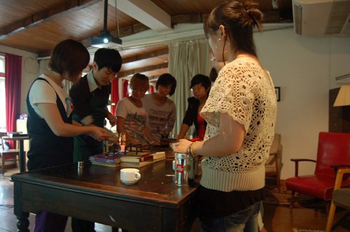 春日暖阳 亲手烹制氤氲咖啡时光_网