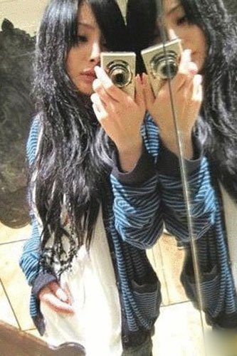 <em>内地女星</em>自拍浴室性感照