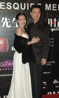 黄安携女儿亮相 称小s会离婚大s36岁结婚生子