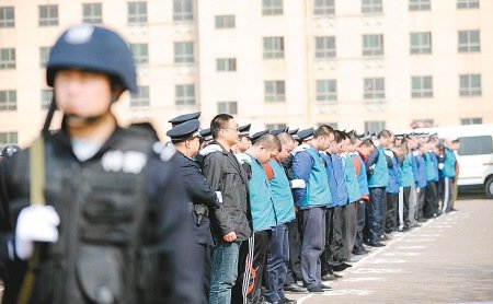 18人涉黑团伙称霸纺织城 黑老大终审判无期