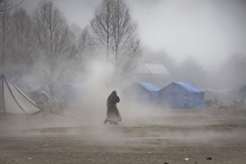 玉树地震遇难人数升至2039人 沙尘暴阻碍救灾