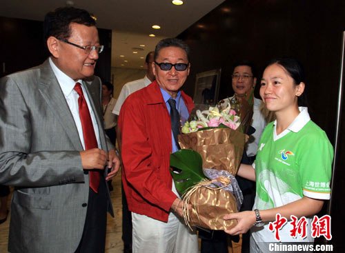 组图:李敖时隔5年重访大陆 送子读书观世博