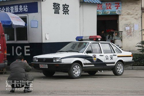 一般的警用车辆首选桑塔纳,特别是桑塔纳旅行车