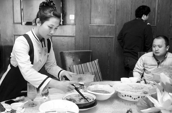 男生做服务员有前途吗?过几个月就专科毕业了