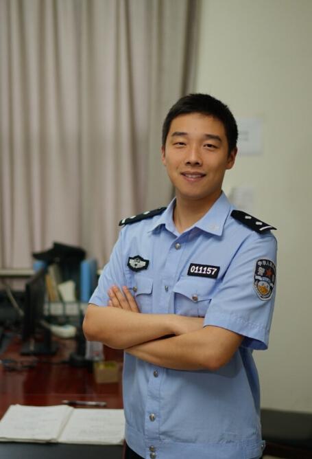 穿警服的全国科普冠军——姜舜