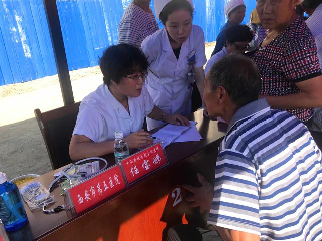 市五院专家赴镇巴县中医院对口支援开展联合大型义诊活动