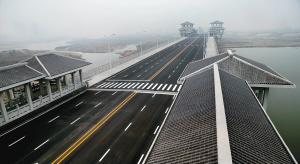 渭河最大景观桥通车 明年南岸河堤将全线贯通