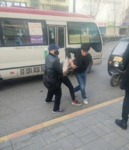 陕西少年指认小偷遭殴打 警方已将4人全部抓获