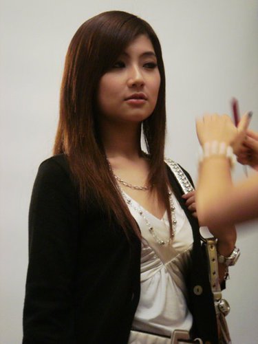 Selina未毁容暂不回台医治 专机医护随时待命_腾讯大秦网