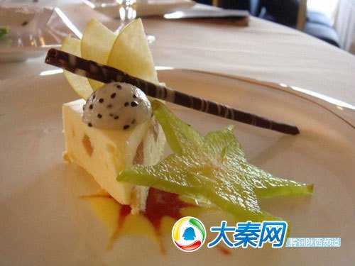 塞纳河法国餐厅高清图片