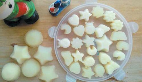 80后辣妈手工制作母乳香皂 引来朋友“围观”