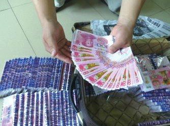 女子为求门当户对投资假钞 10万买回一箱冥币