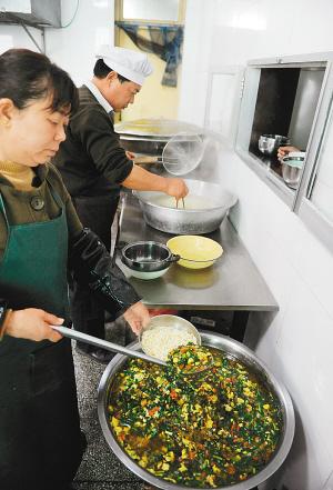 西安10区县推廉政灶 公务员吃饭每天花十来元