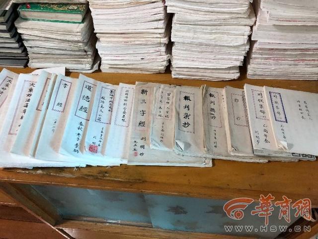 西安87岁老人用“蝇头小楷”抄典籍120余册