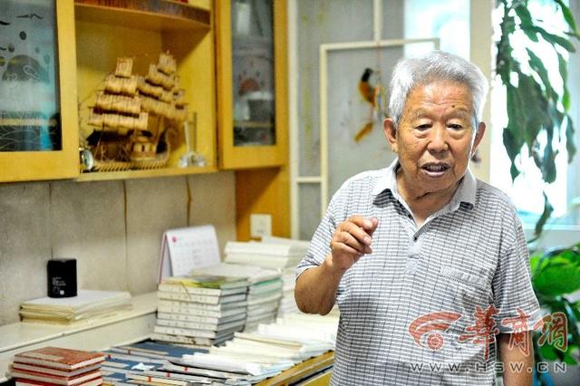 西安87岁老人用“蝇头小楷”抄典籍120余册