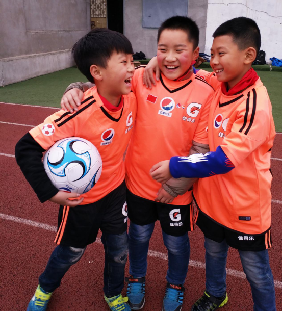 爱心足球、牵手高陵 足球支教公益活动进行时