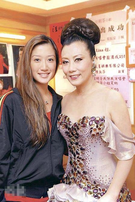娱乐圈<em>老女人</em>奇装异服_腾讯大秦网