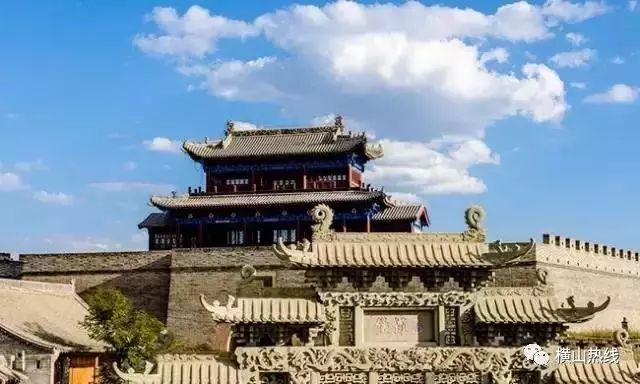 位于榆林市横山区无定河畔的波罗堡,是明长城榆林镇重要关堡之一.