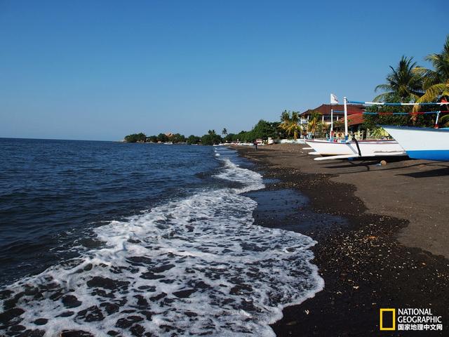 谁说巴厘岛只有海滩 租辆摩托车环岛游才是最