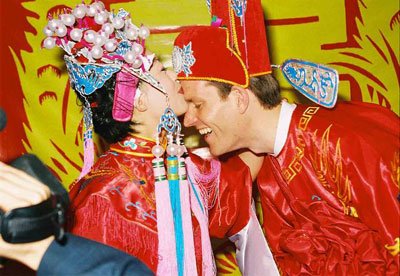 中国<em>女人</em>为何愿意<em>嫁老外</em>?_腾讯大秦网