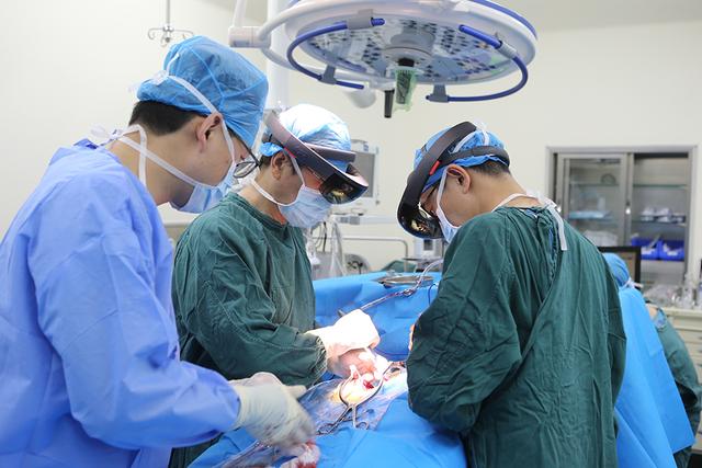 西安市红会医院完成全球首例混合现实引导下脊