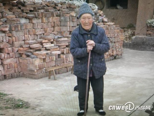 83岁老人被死亡 半年拿不到高龄补贴款